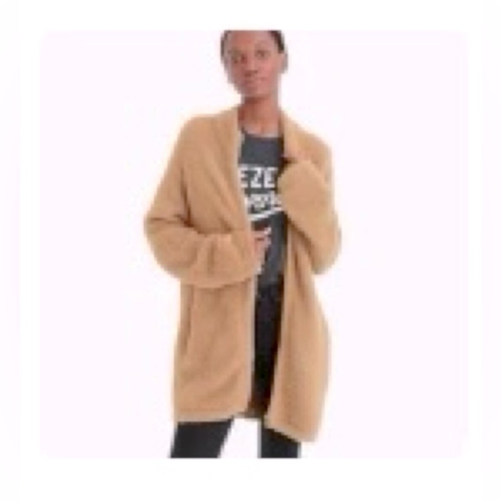 Beautiful soft toasty warm cardigan with pockets and zipper
